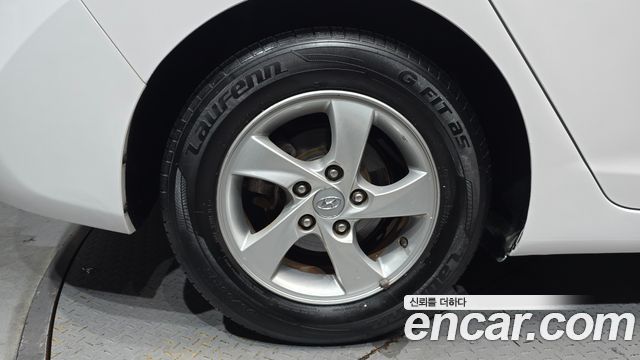 Hyundai AVANTE 2012 — photo 5