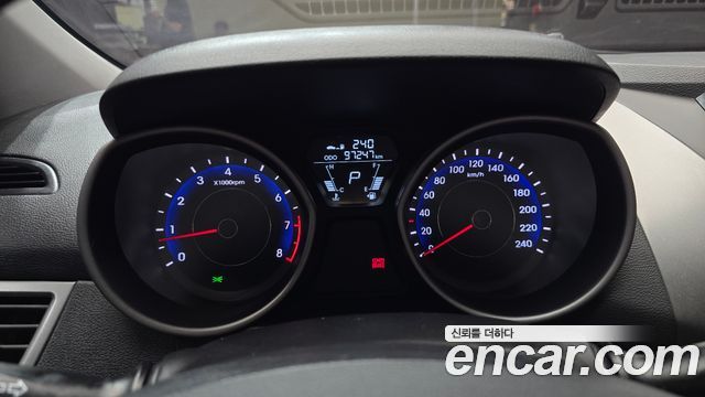 Hyundai AVANTE 2012 — photo 8
