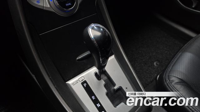 Hyundai AVANTE 2012 — photo 9