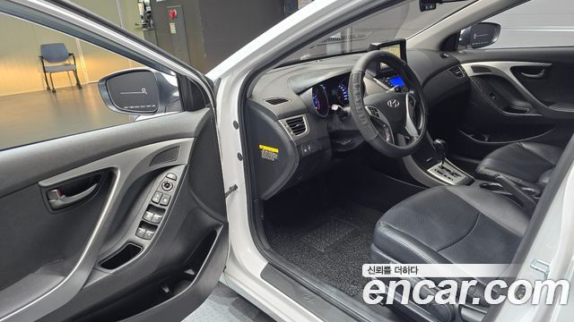 Hyundai AVANTE 2012 — photo 10