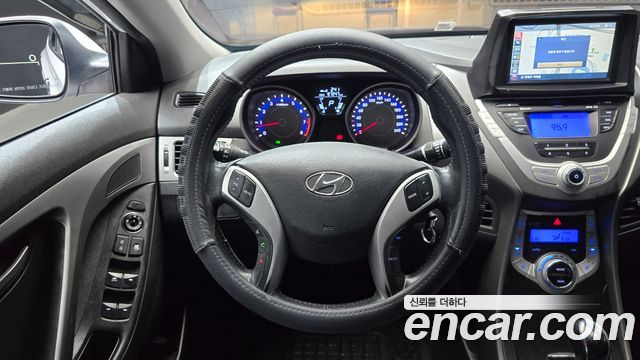 Hyundai AVANTE 2012 — photo 13