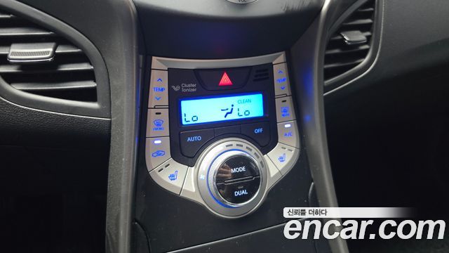 Hyundai AVANTE 2012 — photo 16