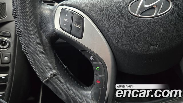 Hyundai AVANTE 2012 — photo 17