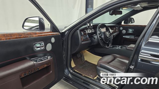 Rolls-Royce Ghost 2018 — photo 10