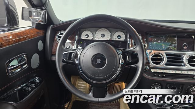 Rolls-Royce Ghost 2018 — photo 13