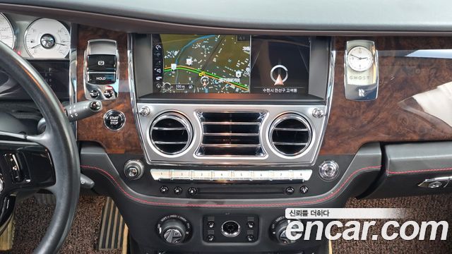 Rolls-Royce Ghost 2018 — photo 14