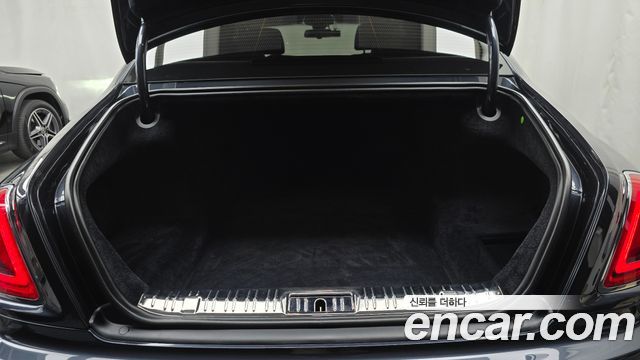 Rolls-Royce Ghost 2018 — photo 20