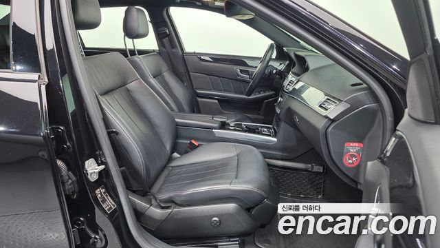 Mercedes-Benz E-Class 2016 — photo 11