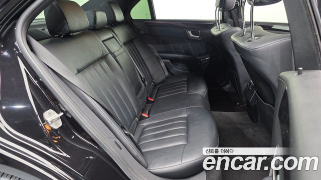 Mercedes-Benz E-Class 2016 — photo 12