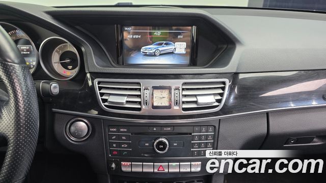 Mercedes-Benz E-Class 2016 — photo 14