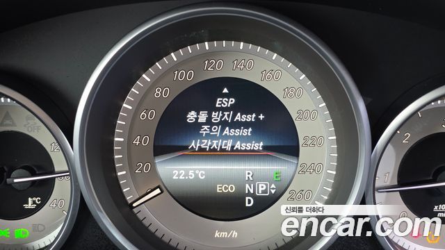 Mercedes-Benz E-Class 2016 — photo 16