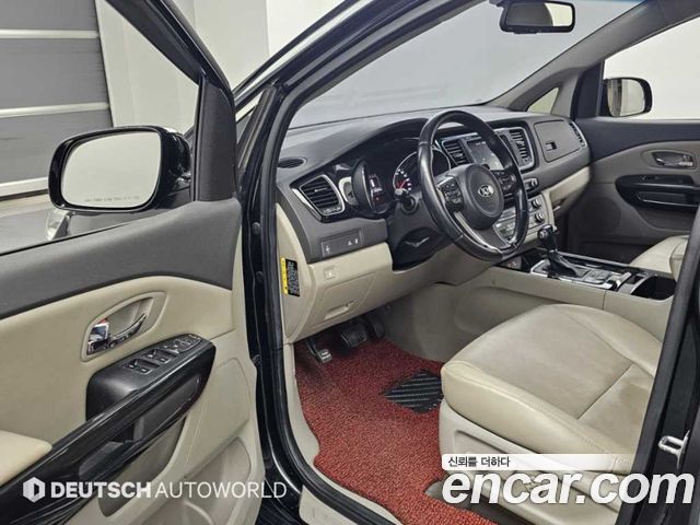 Kia Canival 2016 — photo 11