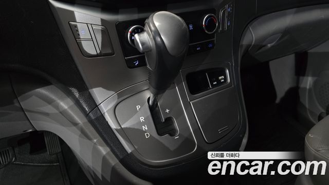 Hyundai Starex 2017 — photo 12