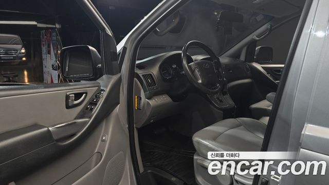 Hyundai Starex 2017 — photo 13