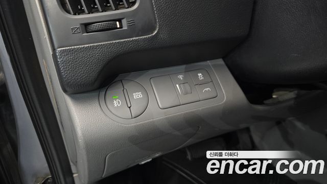 Hyundai Starex 2017 — photo 24