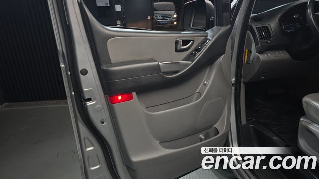 Hyundai Starex 2017 — photo 14