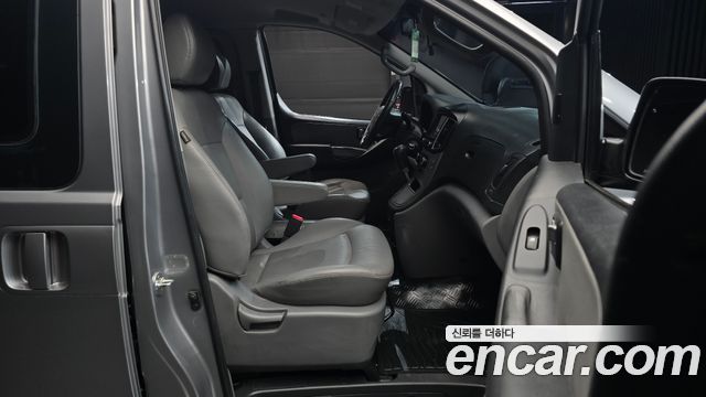 Hyundai Starex 2017 — photo 16