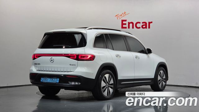 Mercedes-Benz EQB 2023 — photo 2