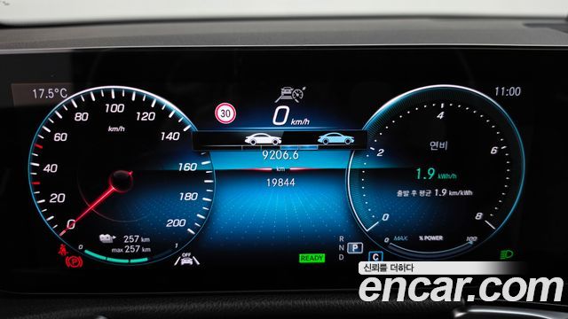 Mercedes-Benz EQB 2023 — photo 11