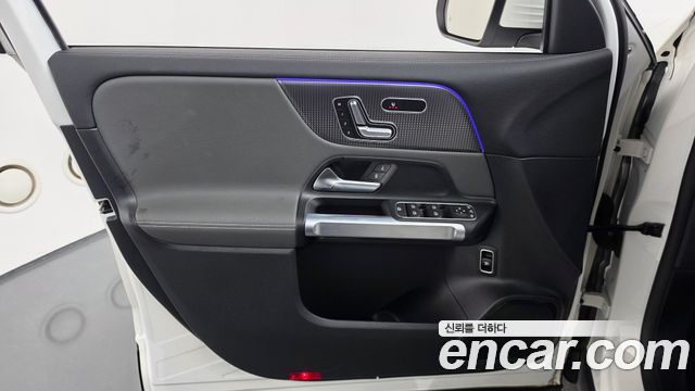 Mercedes-Benz EQB 2023 — photo 14