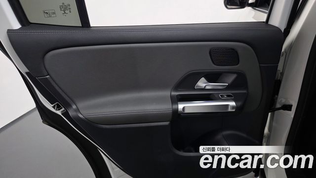 Mercedes-Benz EQB 2023 — photo 15