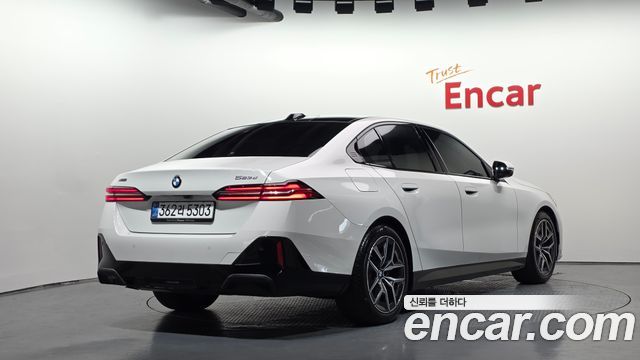 BMW 5-Series 2026 — photo 2