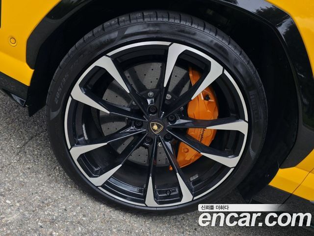 Lamborghini Urus 2020 — photo 8