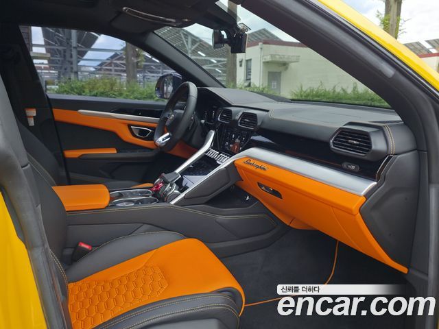 Lamborghini Urus 2020 — photo 10