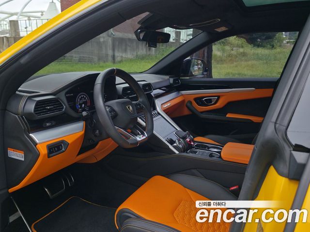 Lamborghini Urus 2020 — photo 12