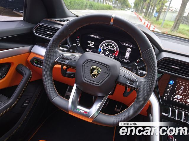 Lamborghini Urus 2020 — photo 13