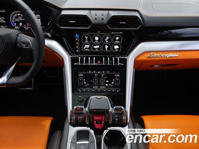 Lamborghini Urus 2020 — photo 15