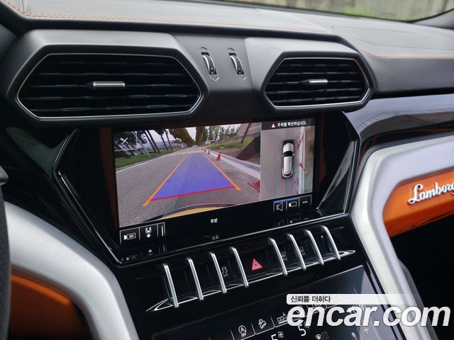 Lamborghini Urus 2020 — photo 16