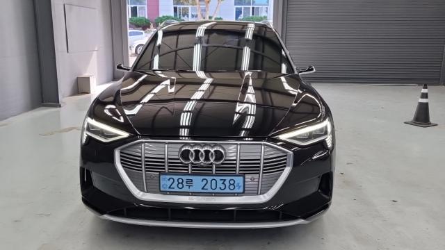 Audi e-tron 2022 — photo 3