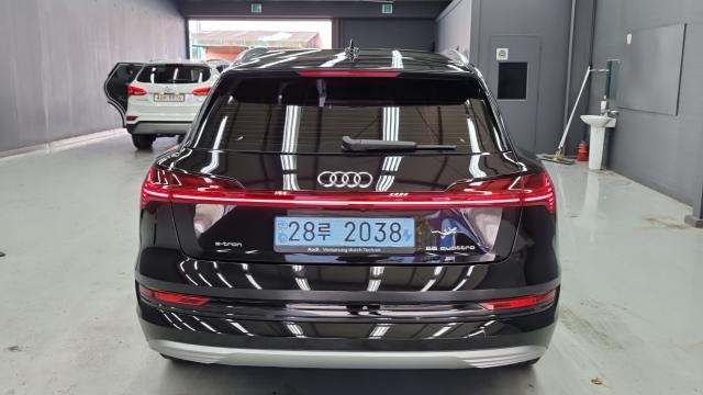 Audi e-tron 2022 — photo 4