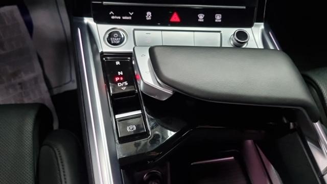 Audi e-tron 2022 — photo 9