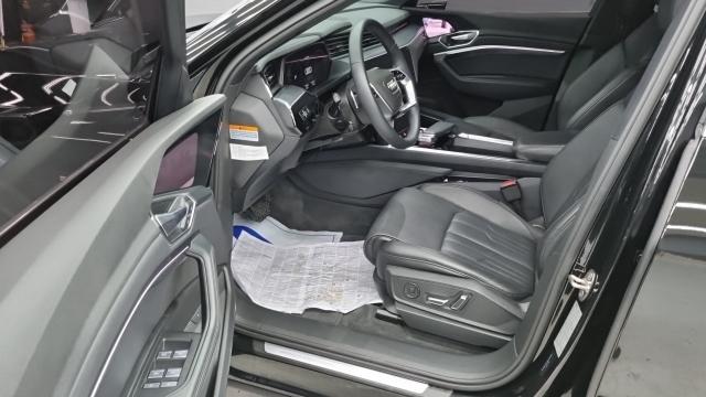 Audi e-tron 2022 — photo 10