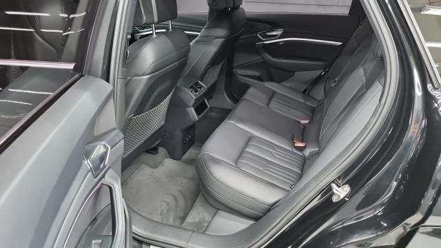 Audi e-tron 2022 — photo 11