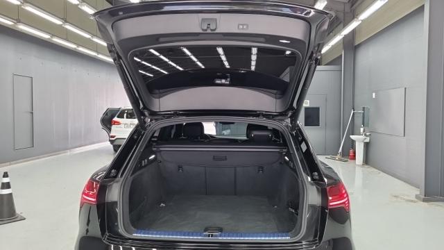 Audi e-tron 2022 — photo 18