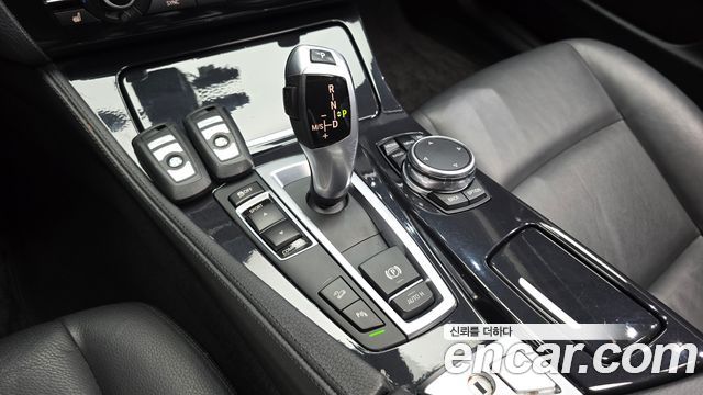 BMW 5-Series 2015 — photo 9