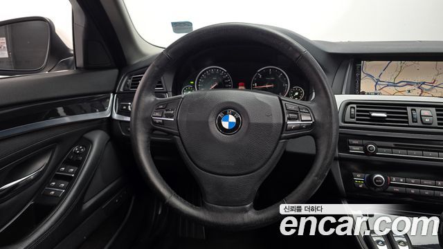 BMW 5-Series 2015 — photo 12