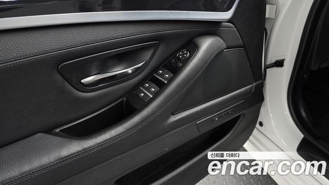 BMW 5-Series 2015 — photo 19