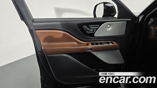 Lincoln Aviator 2022 — photo 14