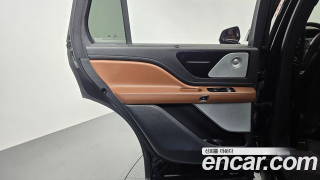 Lincoln Aviator 2022 — photo 15