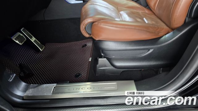 Lincoln Aviator 2022 — photo 37