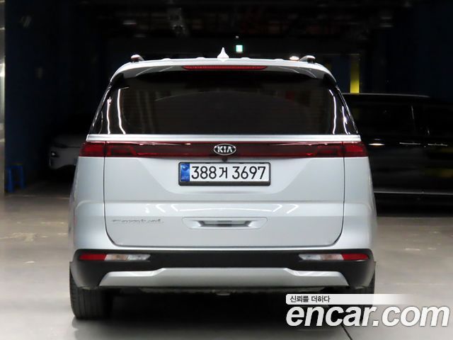 Kia Canival 2021 — photo 3