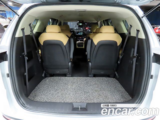 Kia Canival 2021 — photo 16