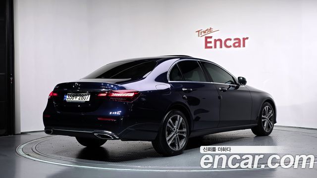Mercedes-Benz E-Class 2021 — photo 2