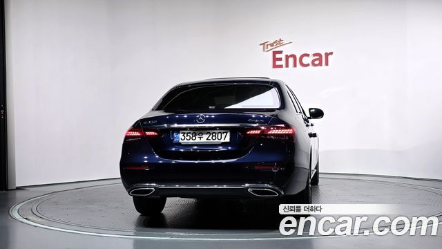 Mercedes-Benz E-Class 2021 — photo 4