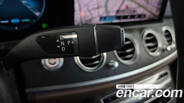 Mercedes-Benz E-Class 2021 — photo 12