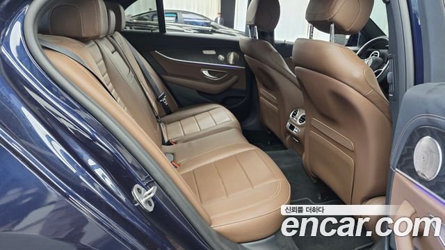Mercedes-Benz E-Class 2021 — photo 17